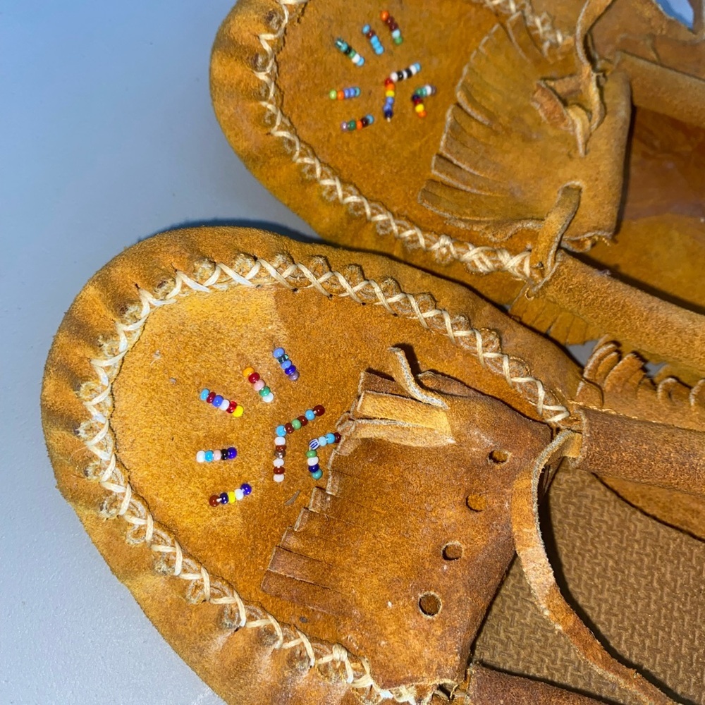 Indian Native Tan Beaded Moccasins Ladies size 7 Multicolor Art - Picture 11 of 11